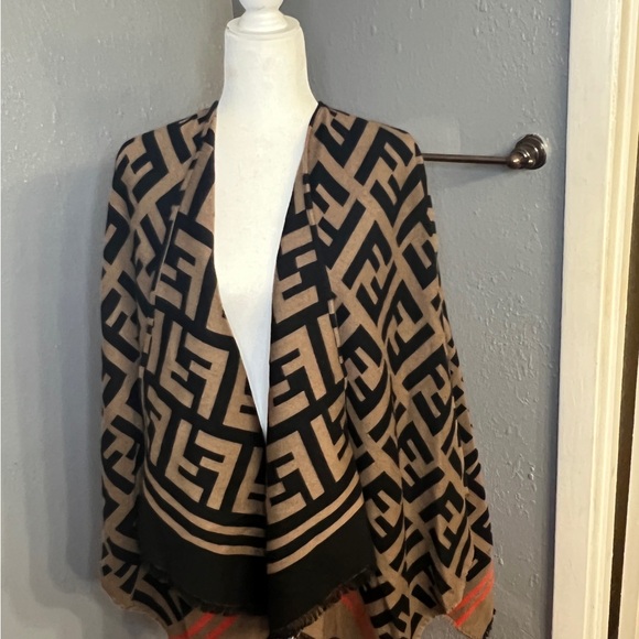 Fendi - FF Poncho - Picture 2 of 8